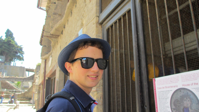 I'm wearing the new shirt, hat and sunnies I bought in Sorrento. My transformation into an Italian is complete (minus the tan, which I'm working on)