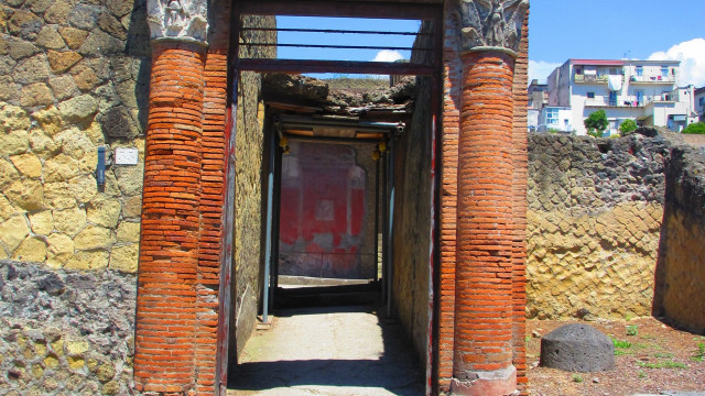 Casa del Grande Portale, which means House of the Great Portal (pictured)