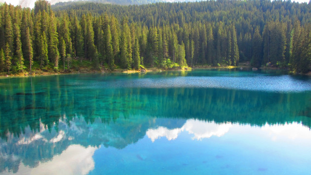 A blue lake near Pozza